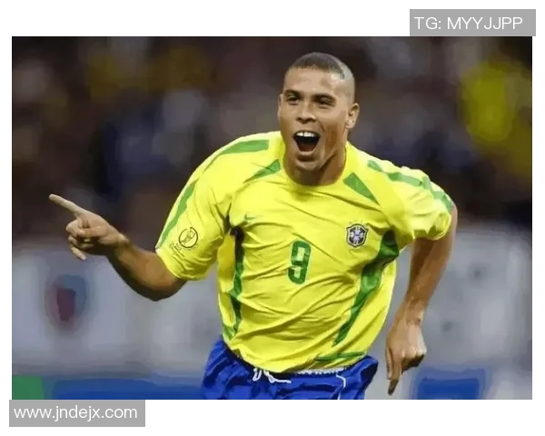 杰罗：从青涩少年到足球巨星的传奇人生与成就解析