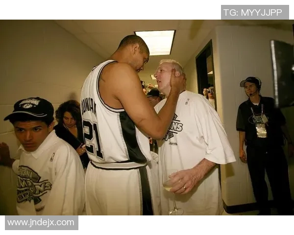 沈阳足球明星尤龙的传奇人生与职业生涯回顾